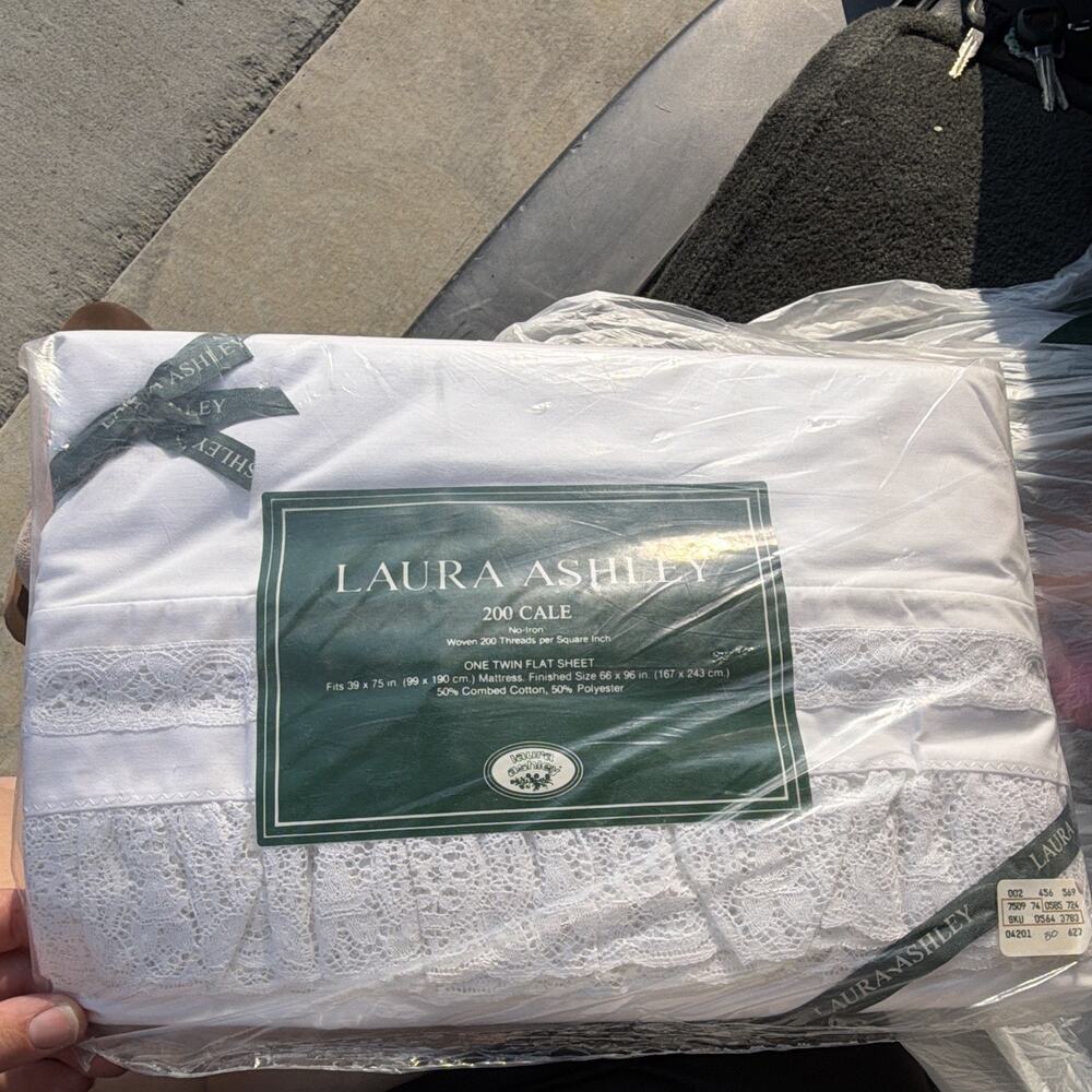 Laura Ashley Bridal Lace 200 Cale No-Iron Twin Flat Sheet White 66x96
